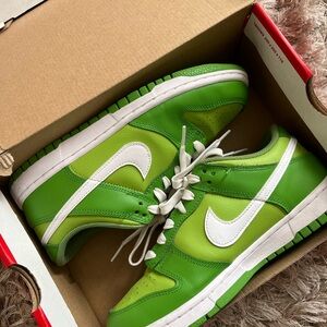 Nike dunk low chlorophyll